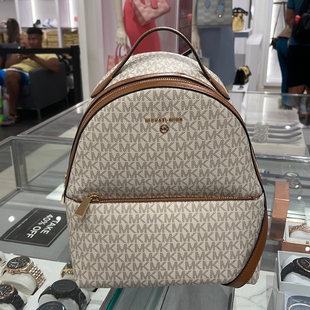 Michael Kors Womens Valerie Medium Logo Backpack 30F2G9VB2B (Vanilla)
NWT - Picture 2 of 16